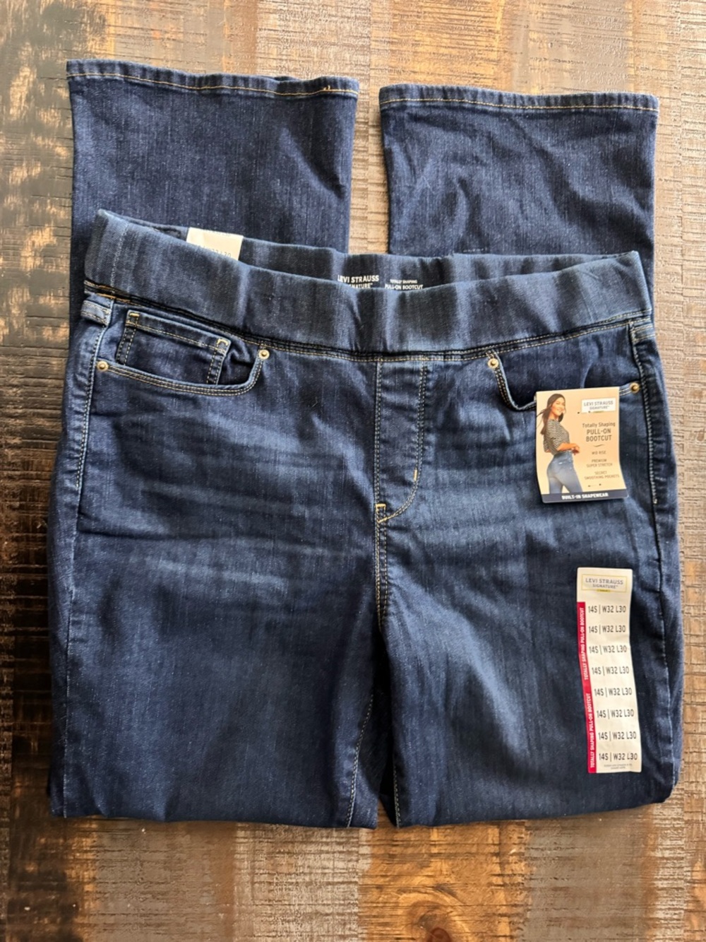 Levi Strauss Signature Gold Totally Shaping Pull-Apart n Bootcut Size 14S 32X30